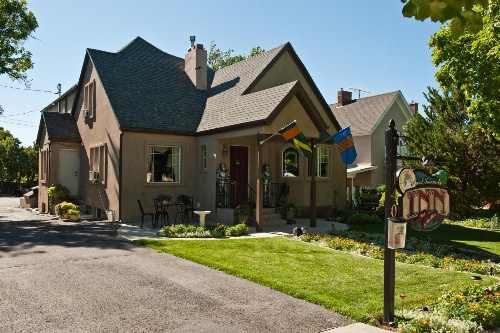 Amid Summer's Inn Bed and Breakfast image 1