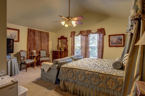 Amid Summer's Inn Bed and Breakfast image 3